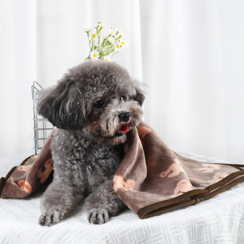 Cobertor Macio e Quentinho para Cão Idoso — Flanela Extra Suave com Estampado de Patas