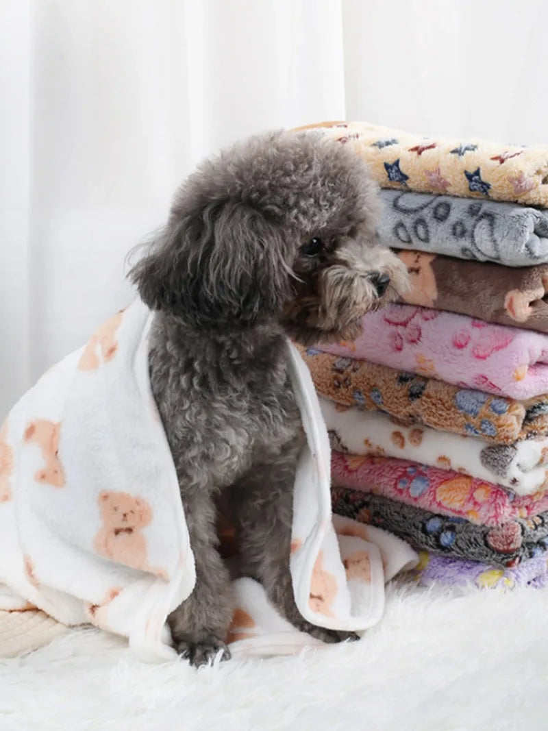 Cobertor Macio e Quentinho para Cão Idoso — Flanela Extra Suave com Estampado de Patas