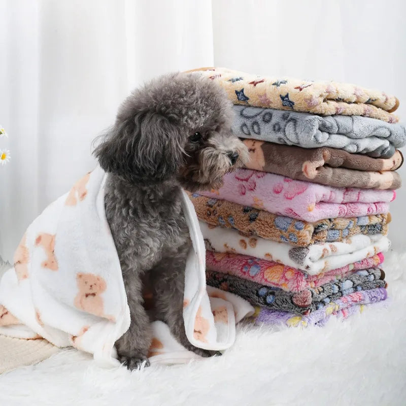 Cobertor Macio e Quentinho para Cão Idoso — Flanela Extra Suave com Estampado de Patas